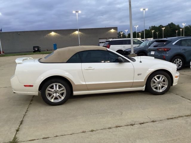 Used 2007  Ford GT Deluxe image 13