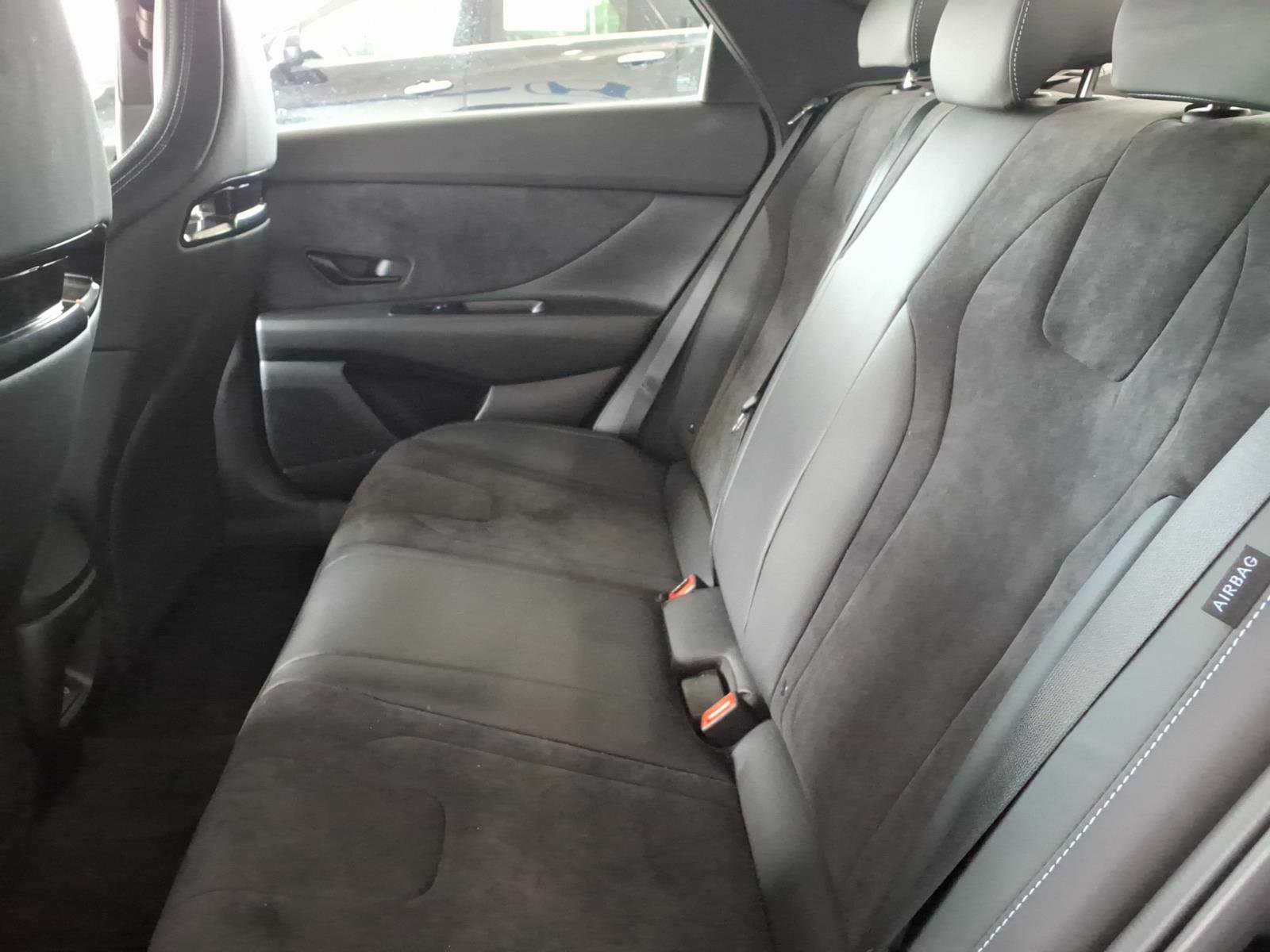Certified Used 2025 Abyss Black Hyundai Base image 13