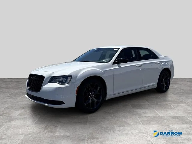 2023 Chrysler 300 Touring's photo