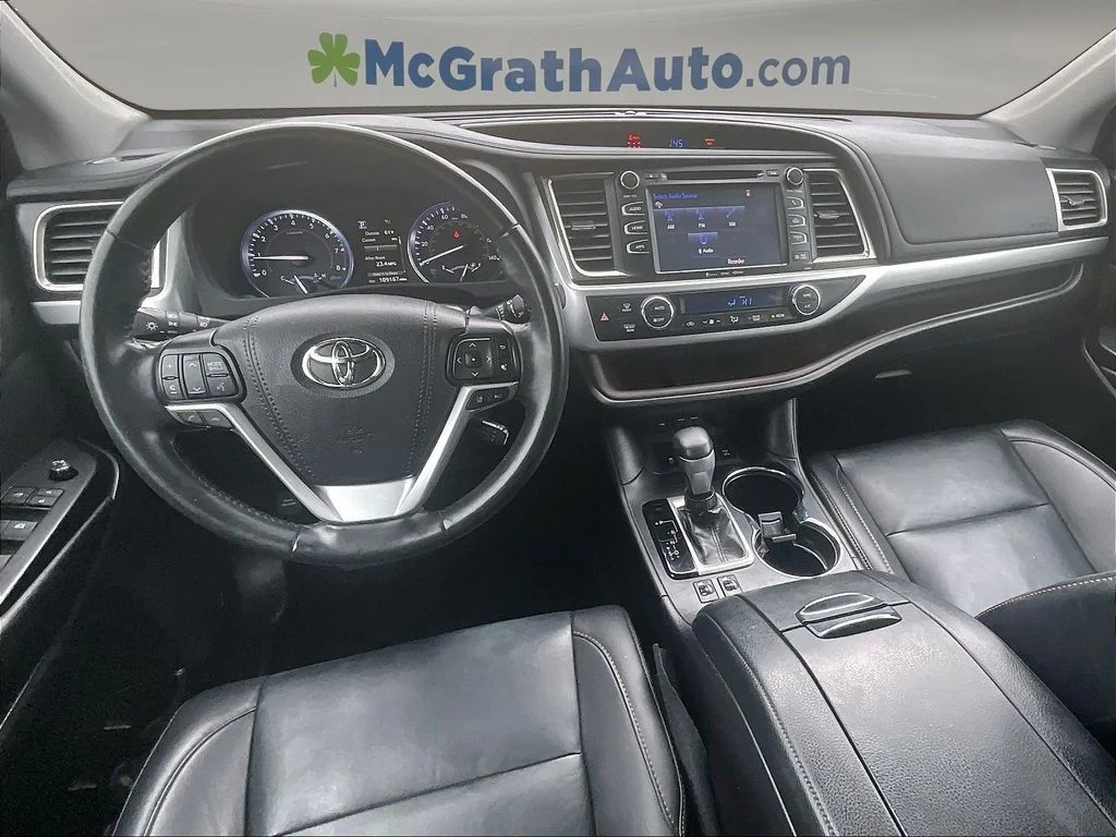 Used 2019 Gray Toyota XLE image 9