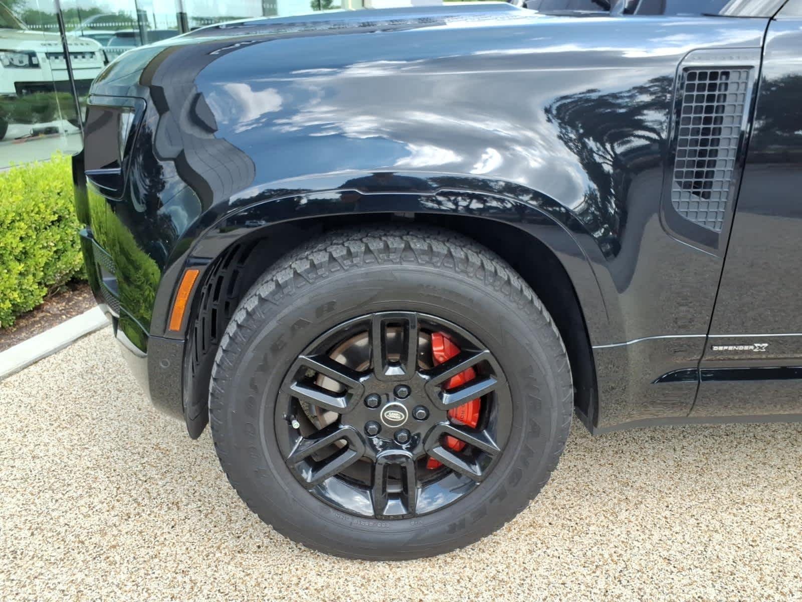 Certified Used 2025 Santorini Black Metallic Land Rover X image 7
