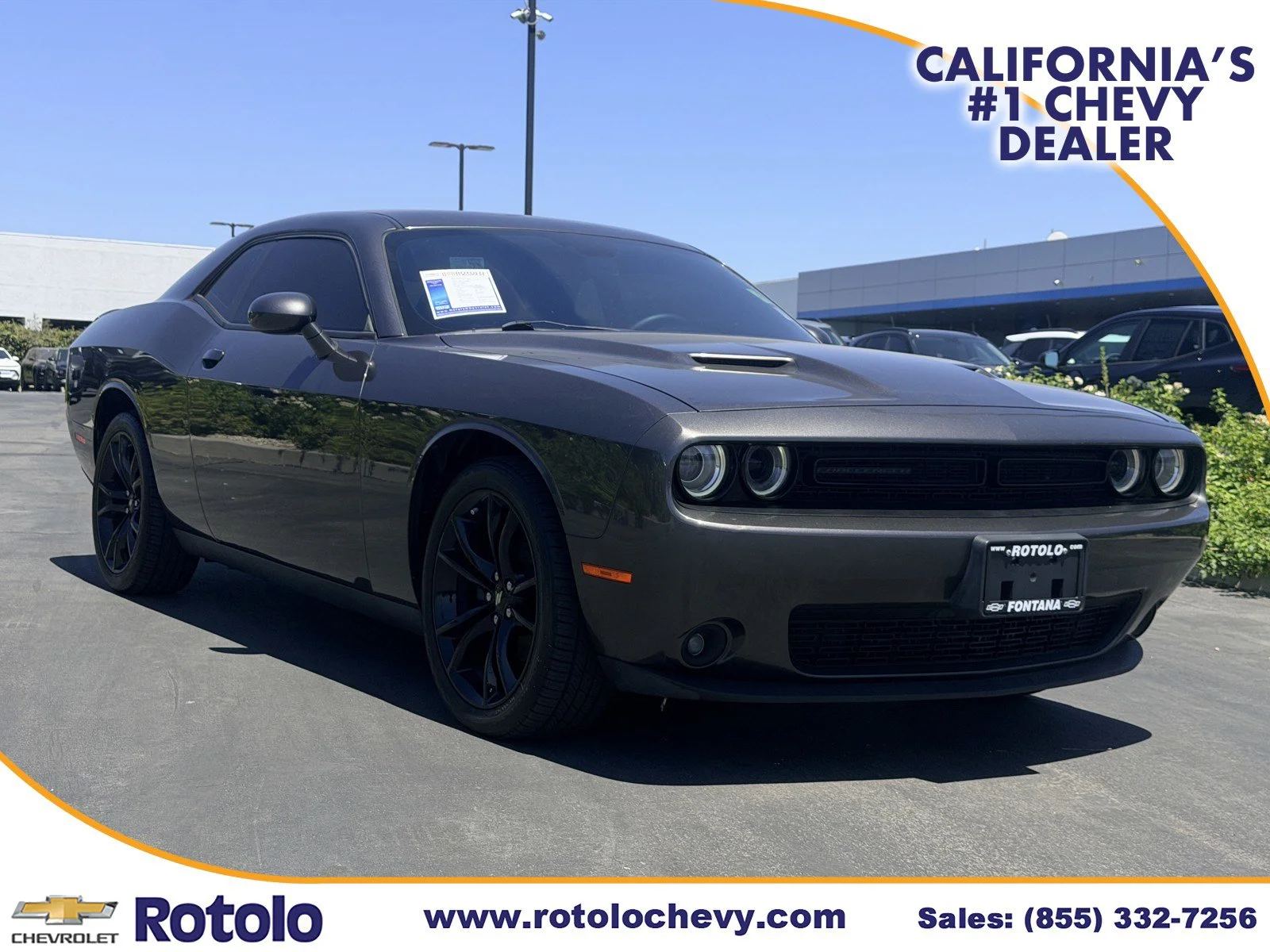 Used 2018 Granite Pearlcoat Dodge SXT image 1
