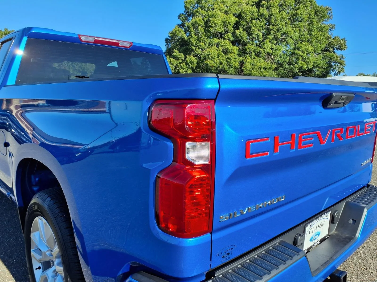 Used 2025 Riptide Blue Metallic Chevrolet Custom image 18