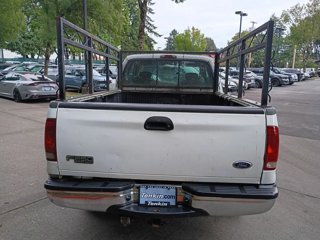 Used 2001 Oxford White Clearcoat Ford XL image 5