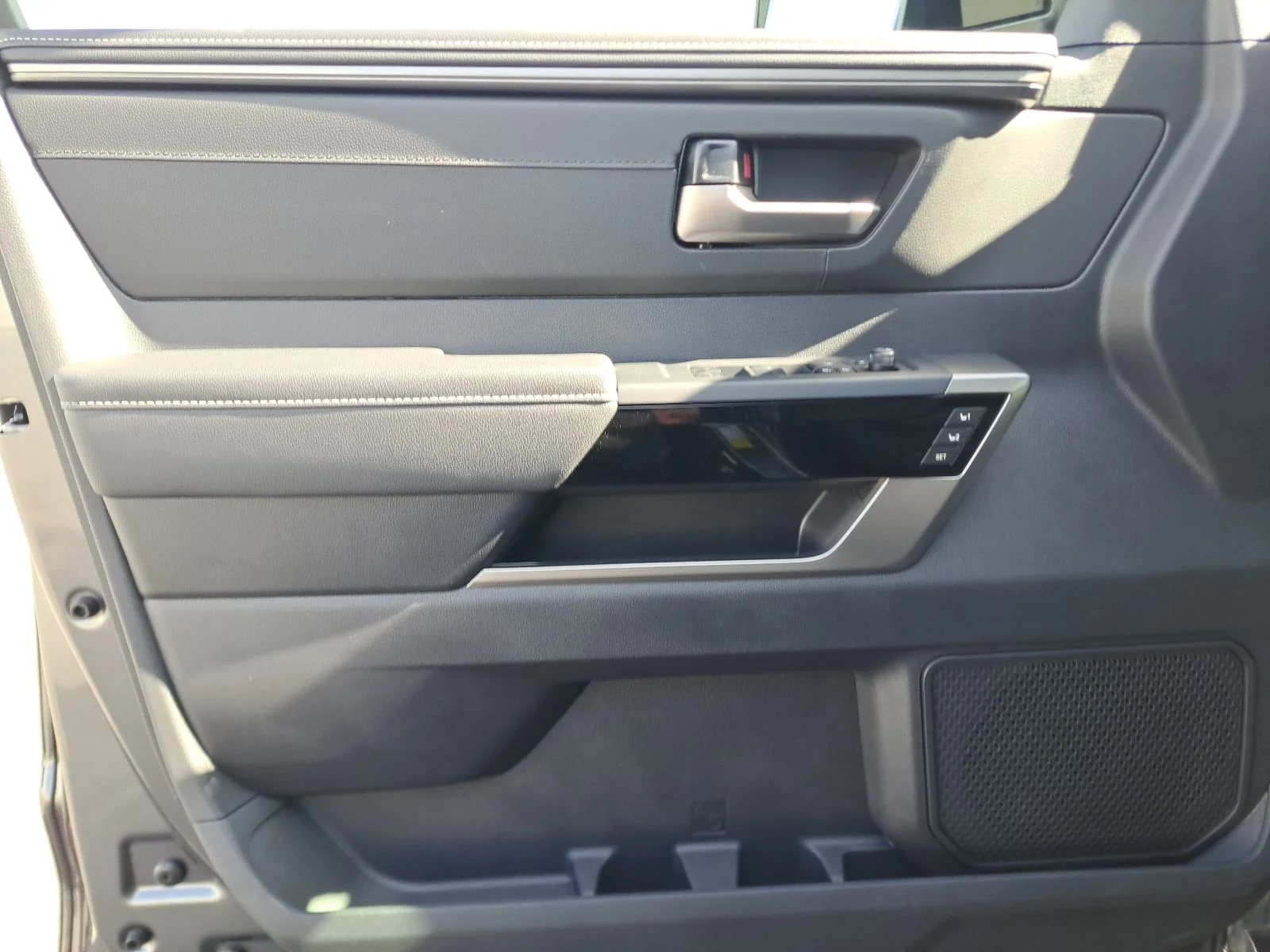 2026 Toyota Tundra Limited - Photo 18