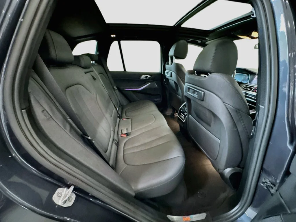 Used 2021  BMW xDrive40i image 33