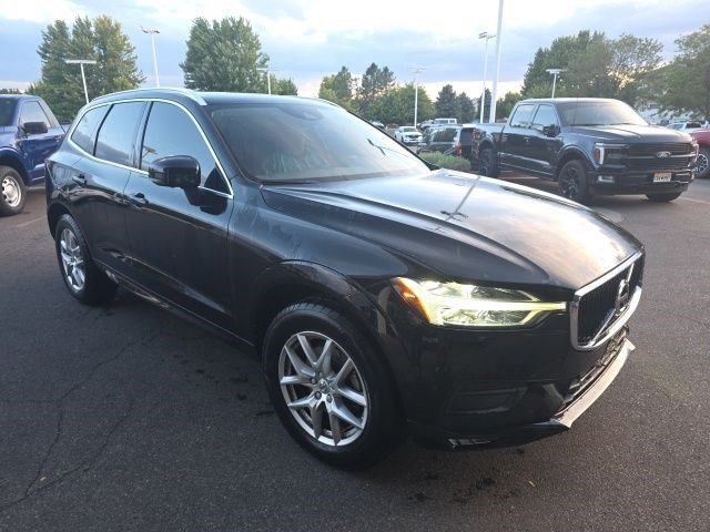 Used 2020 Onyx Black Metallic Volvo Momentum image 7