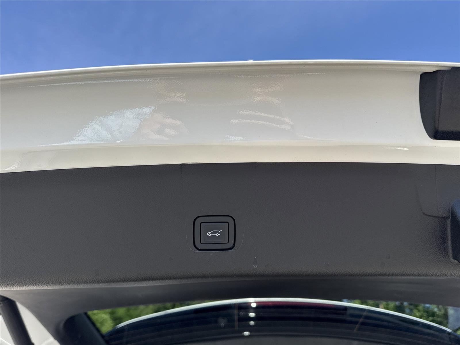 Used 2023 Summit White Chevrolet Premier image 27