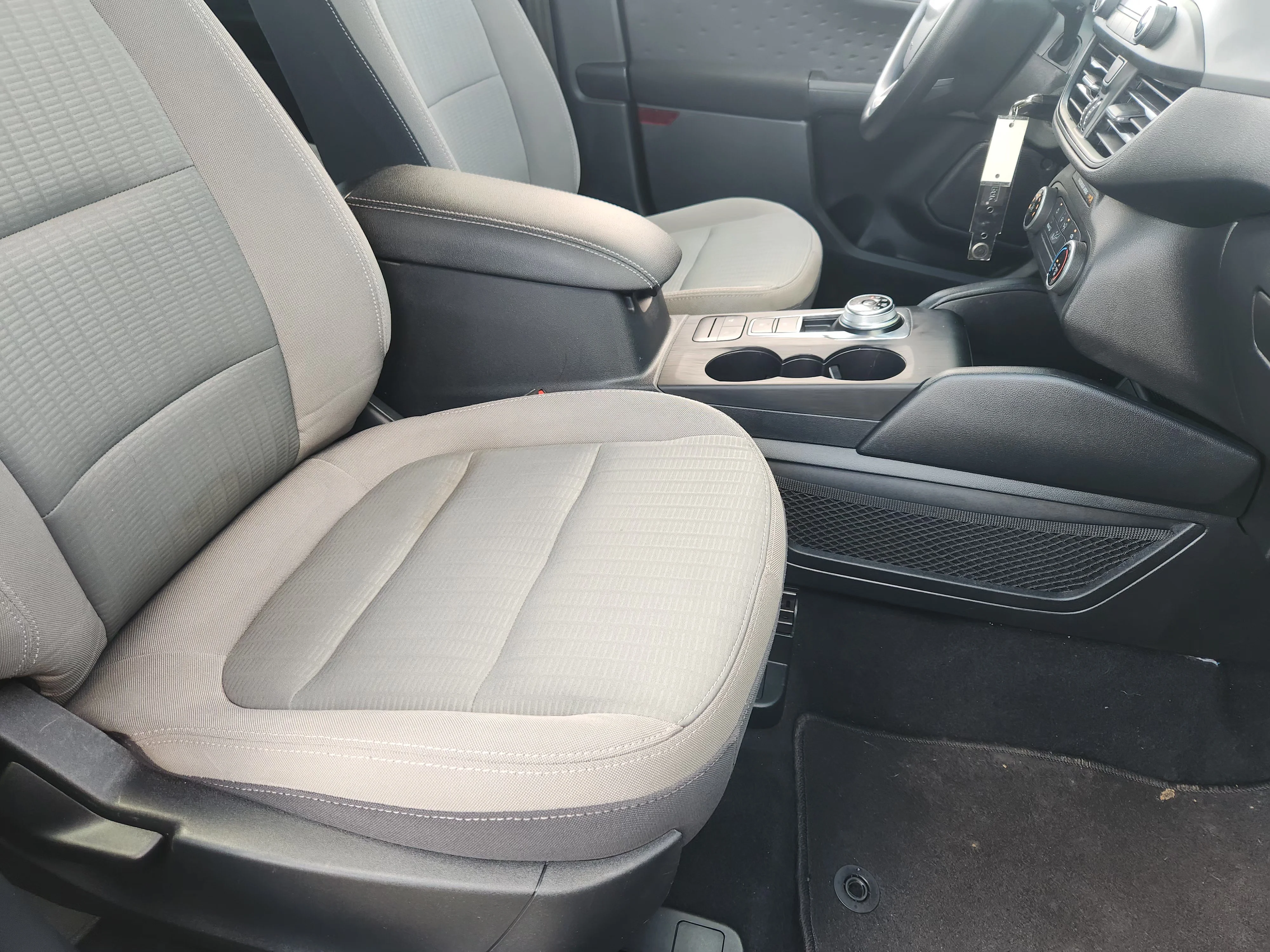 Used 2020  Ford S image 14
