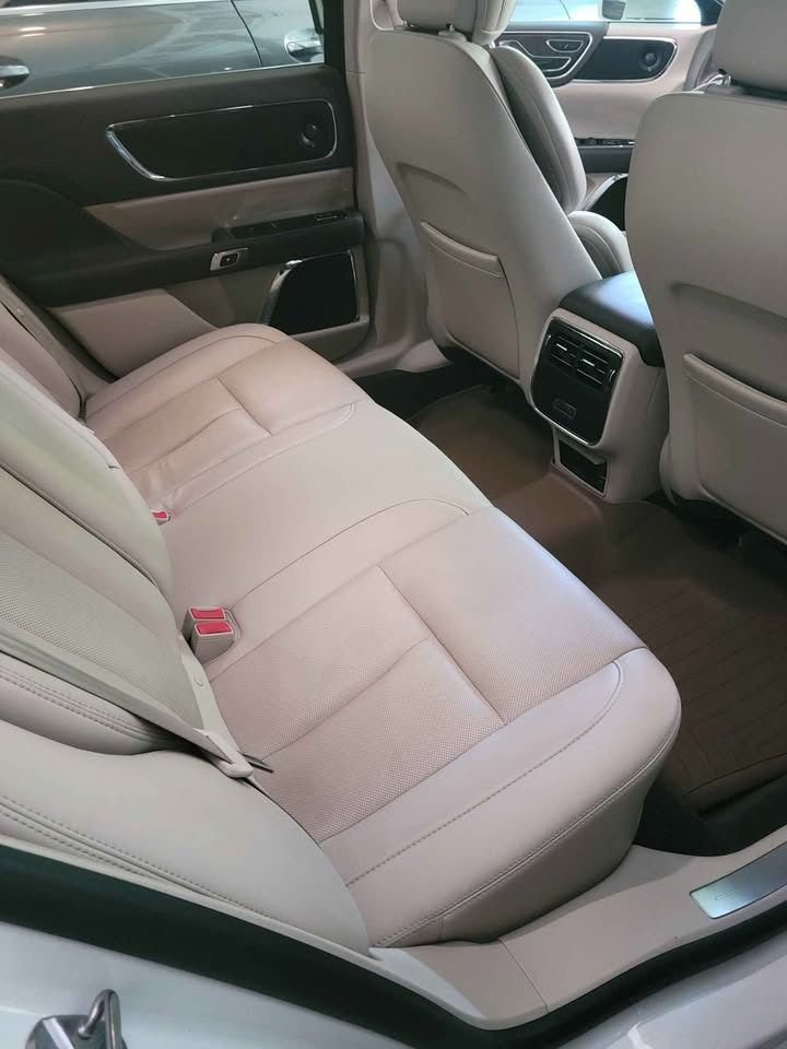 Used 2020 White Lincoln Standard image 2