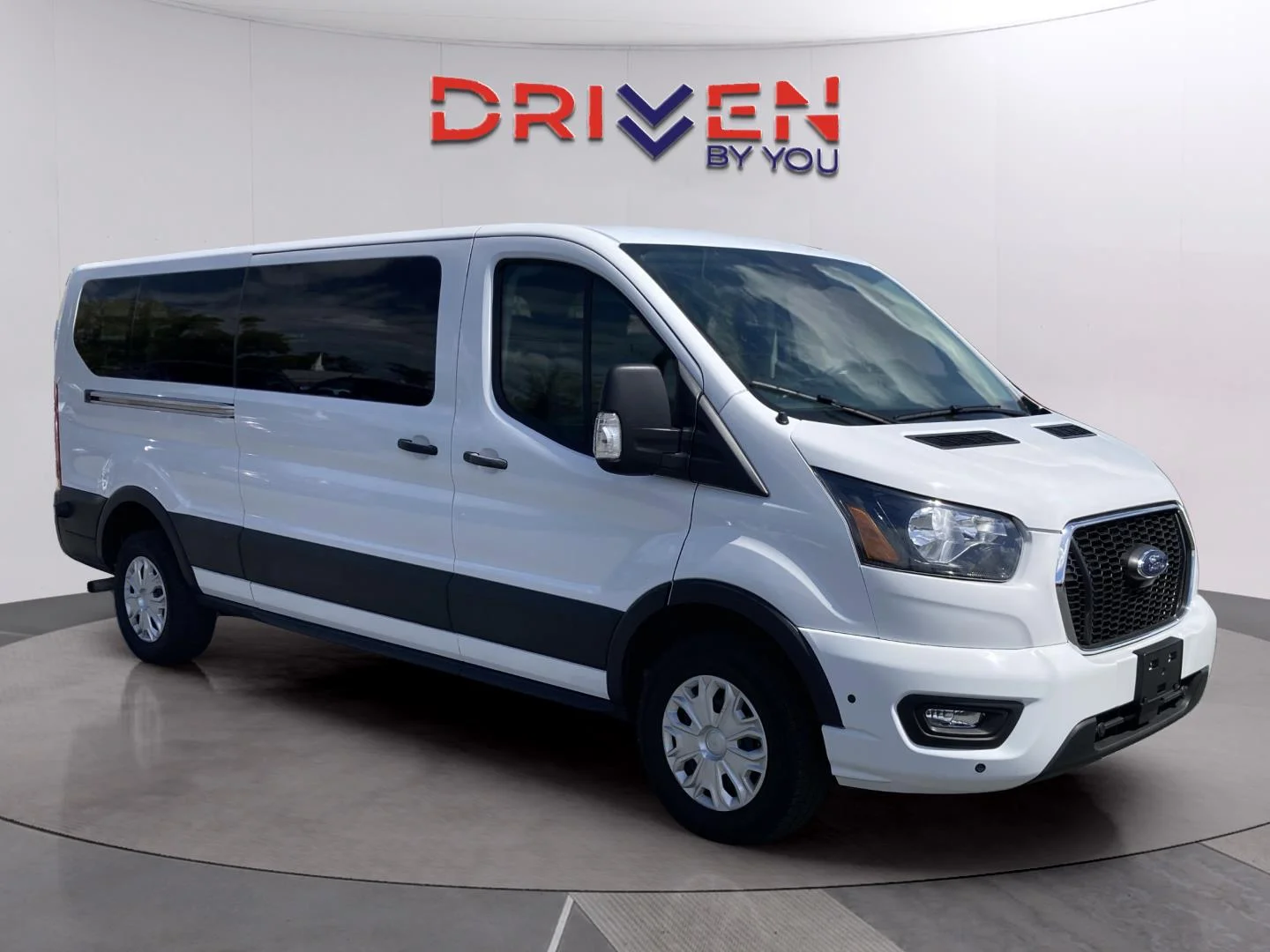 Used 2024 Oxford White Ford 350 XLT image 8