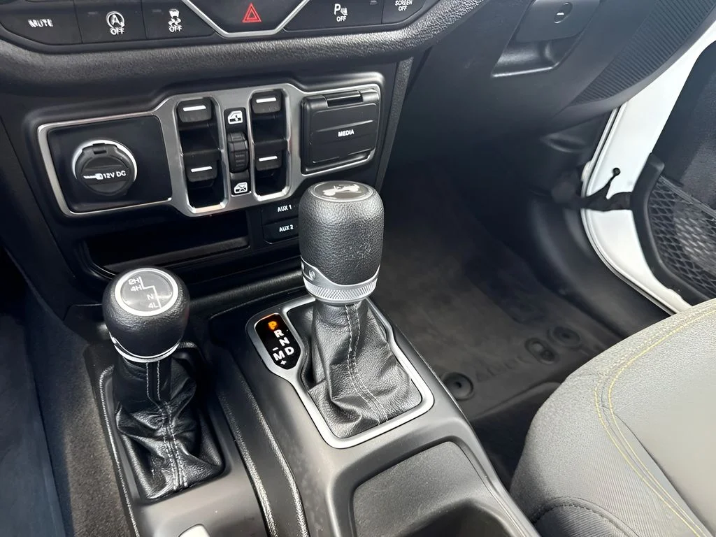 Used 2025 White Jeep Sport S image 13
