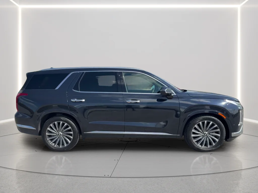 Used 2024 White Hyundai Calligraphy image 4