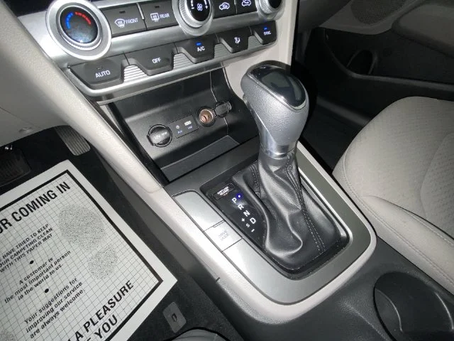 Used 2020 Gray Hyundai SE image 19