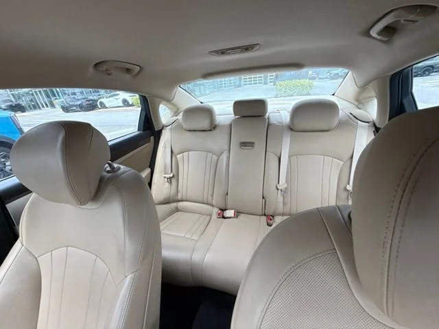 Used 2015 Black Hyundai 3.8 image 4