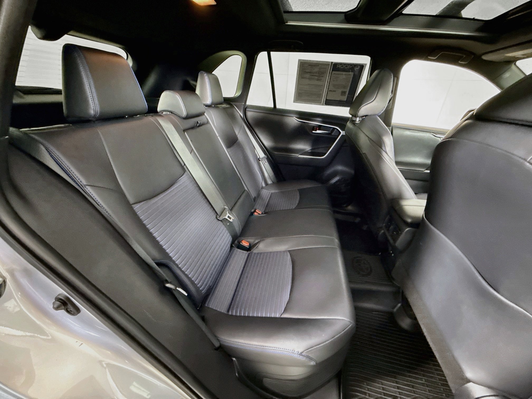 Used 2019 Silver Sky Metallic w/Black Roof Toyota Hybrid XSE image 28