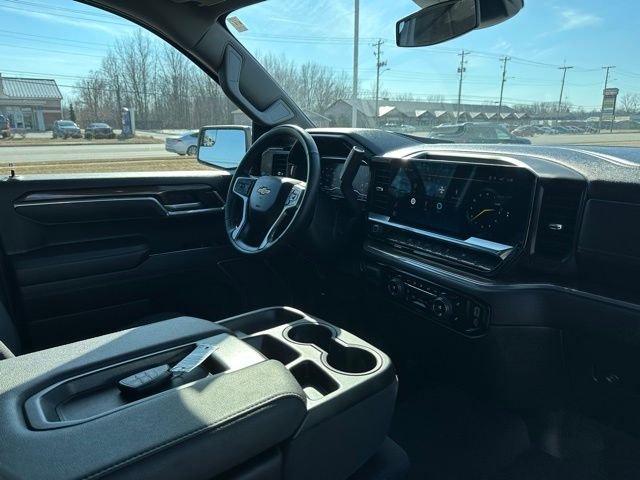 Used 2025 White Chevrolet LT image 9