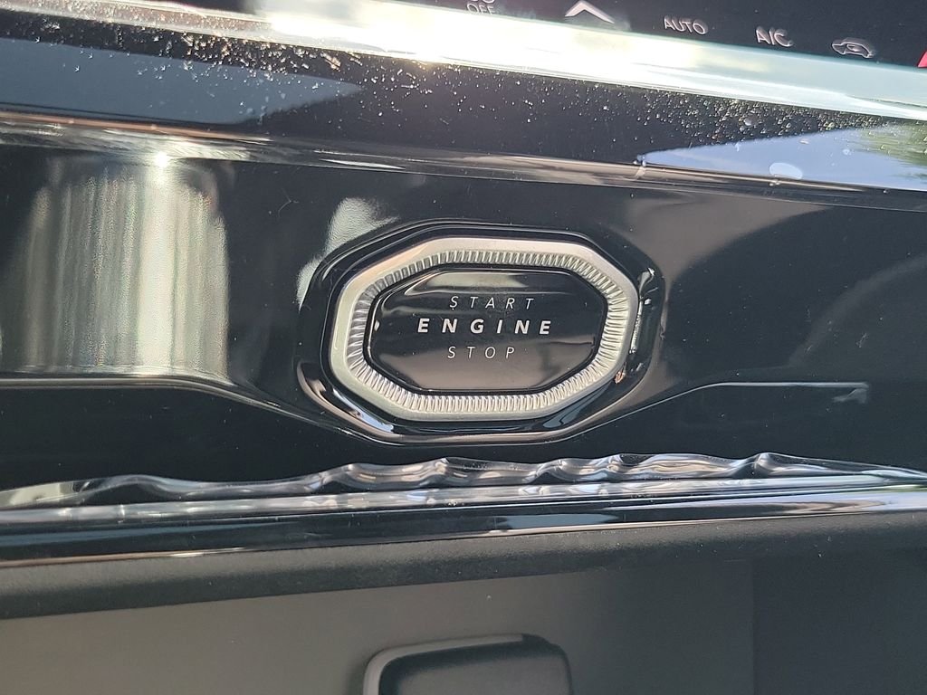 New 2026 Silver Zynith Exterior Paint Jeep Limited image 30