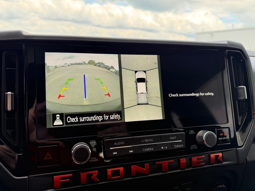 Used 2025 White Nissan PRO-4X image 6