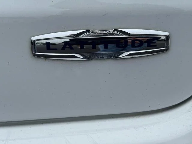 Used 2022 Bright White Clearcoat Jeep  image 6