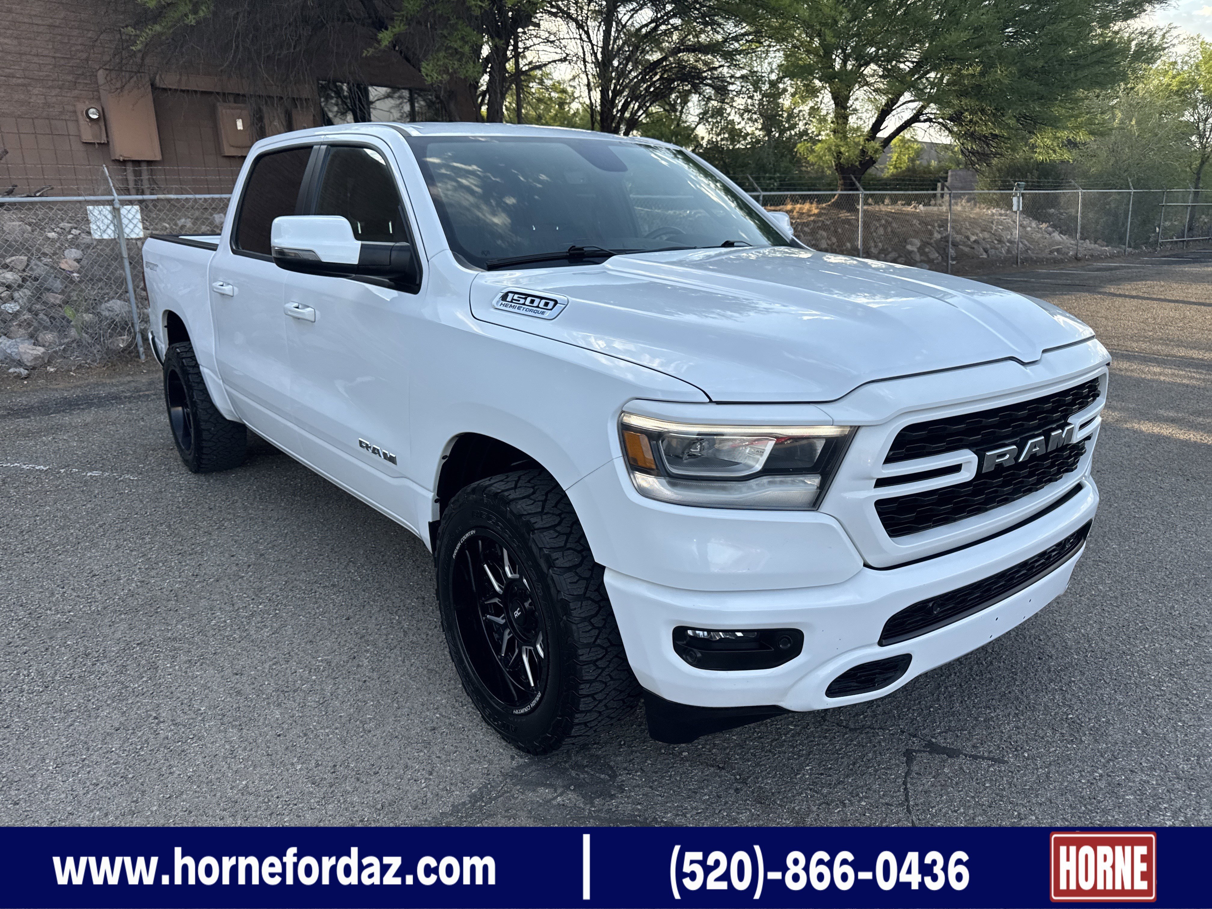 2023 RAM 1500 Big Horn/Lone Star 4x4 Crew Cab 5'7's photo