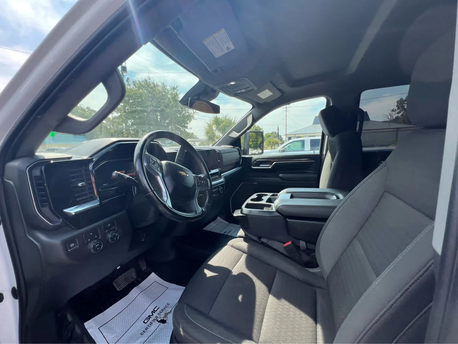 Used 2024 Summit White Chevrolet LT image 8