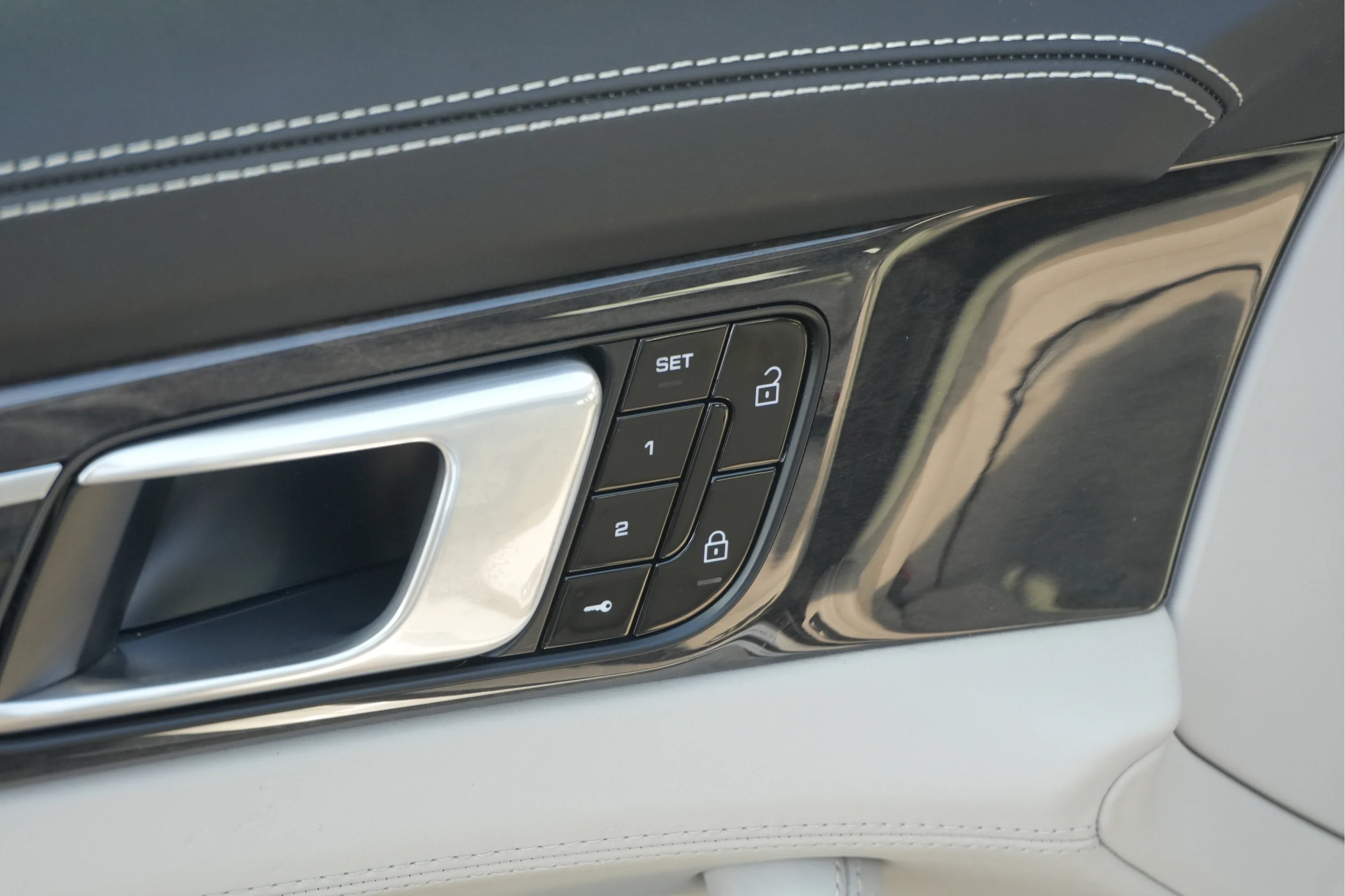 Used 2020 Dolomite Silver Metallic Porsche 4 E-Hybrid image 12