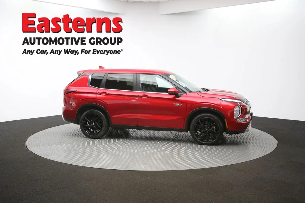 Used 2023 Red Mitsubishi SE image 45
