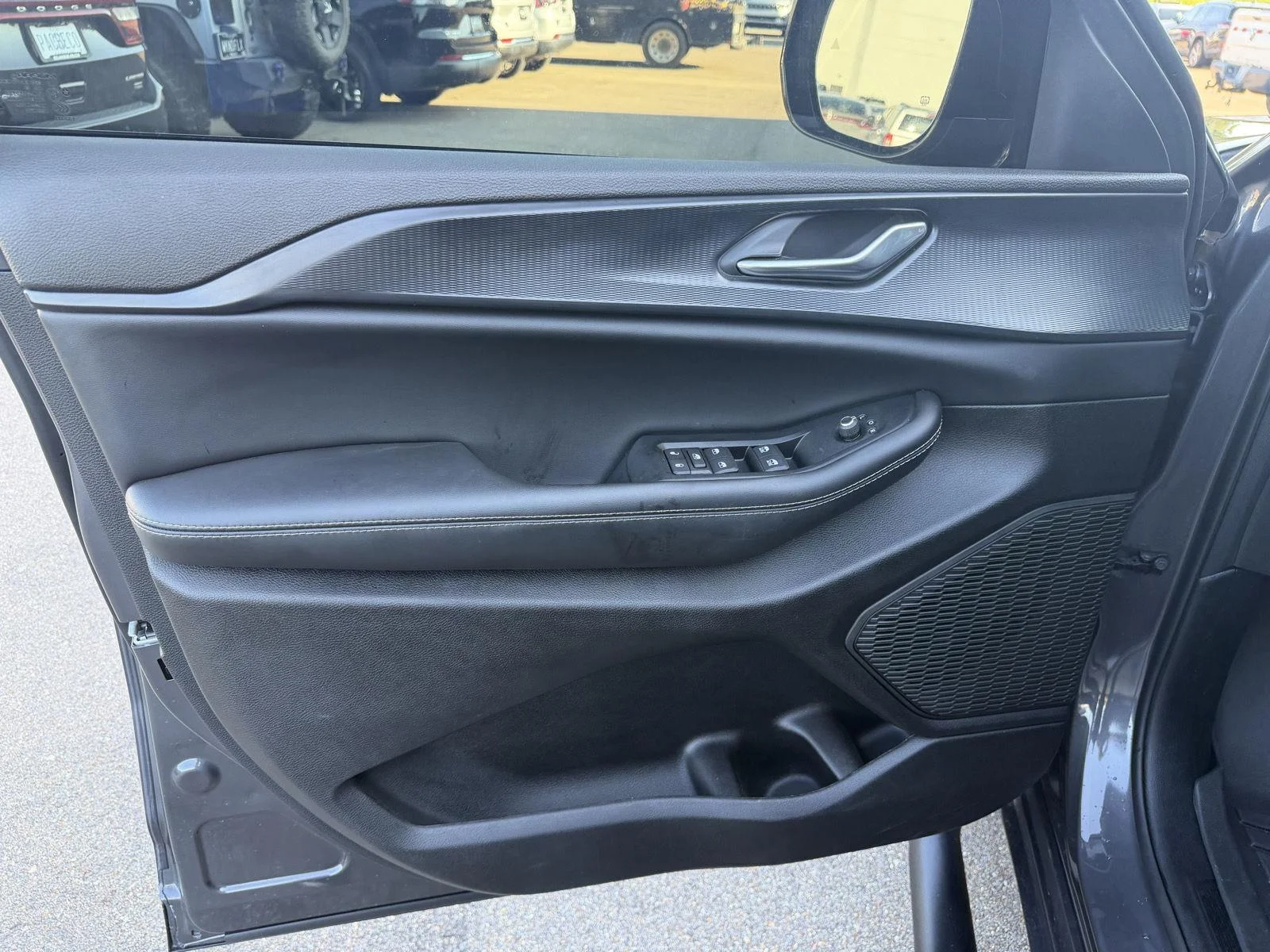 Used 2025 Baltic Gray Metallic Clearcoat Jeep Altitude X image 18