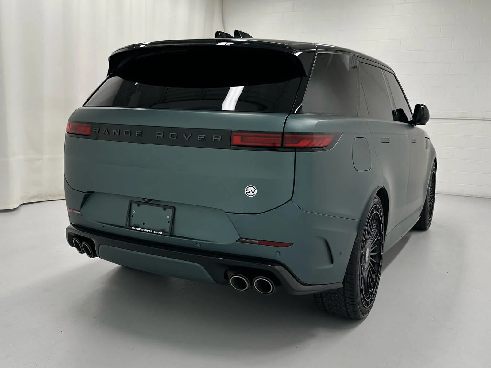 Used 2025 SV BESPOKE MATTE GREEN Land Rover SV Edition Two image 6