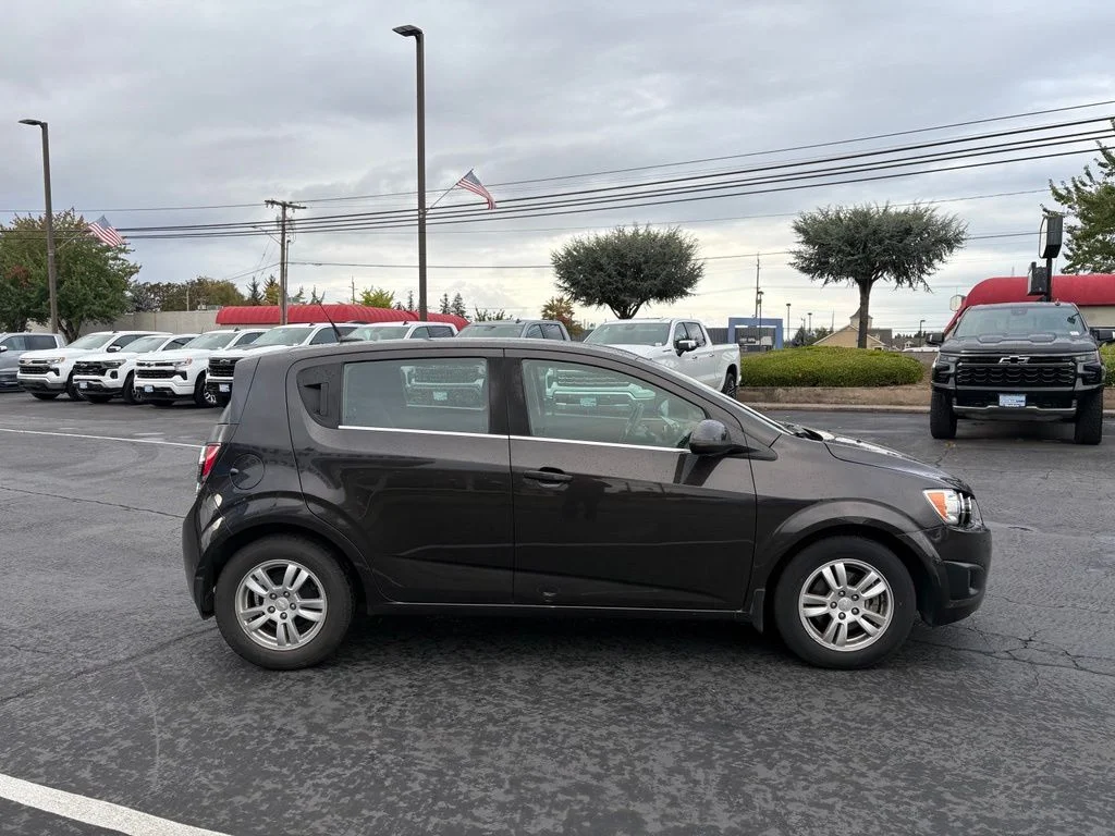 Used 2013 Mocha Bronze Metallic Chevrolet LT image 5
