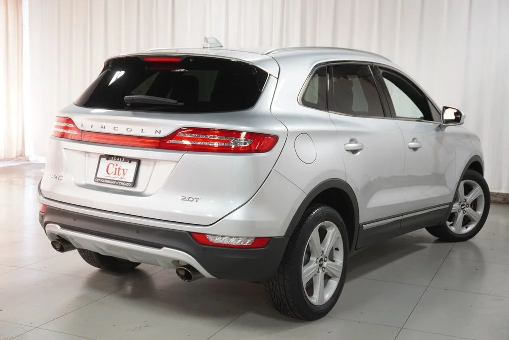 Used 2017 Ingot Silver Lincoln Premiere image 23