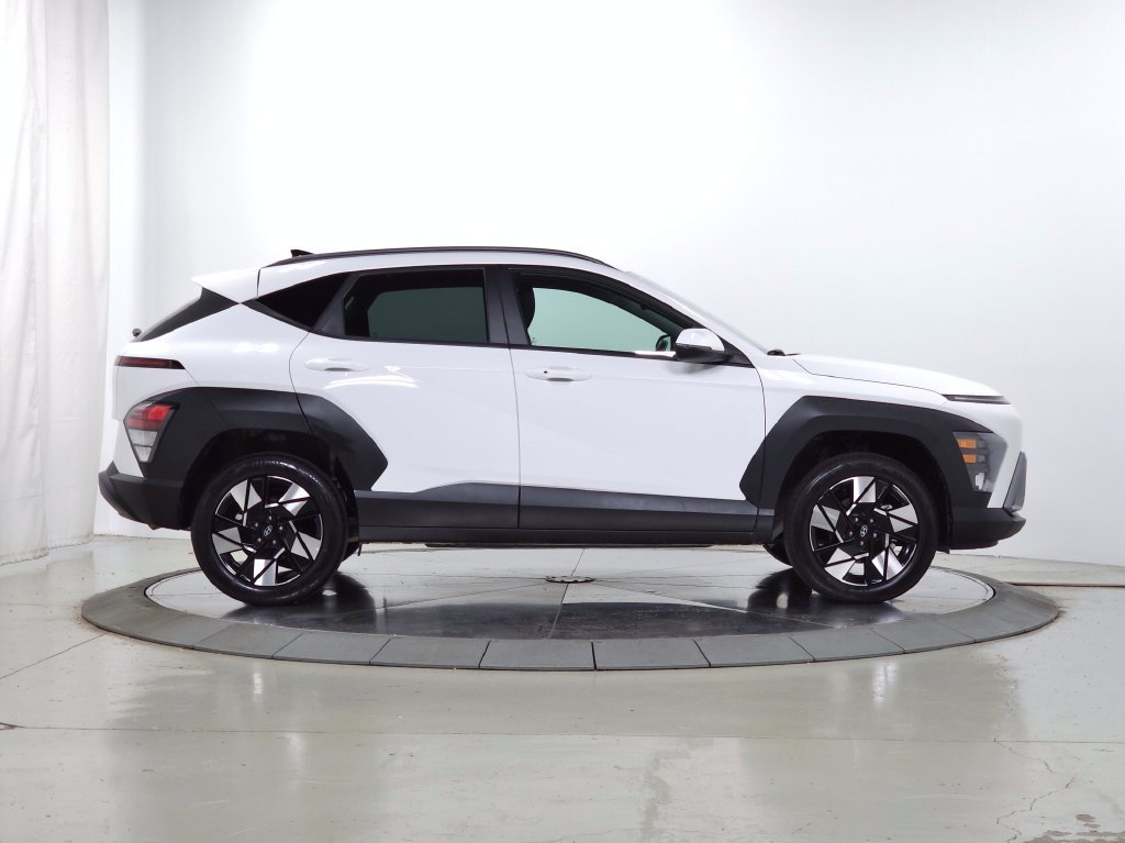 Certified Used 2025 Atlas White Hyundai SEL image 11