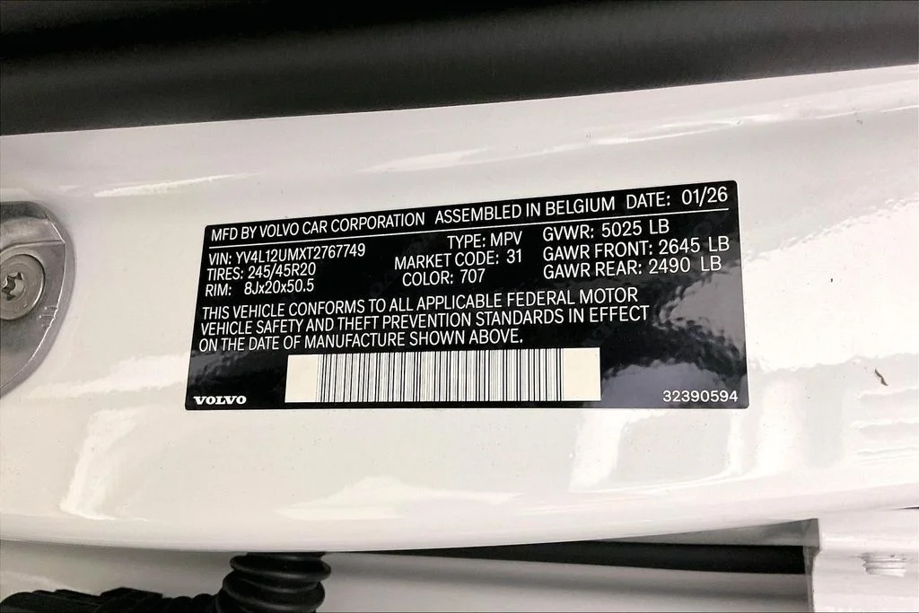 New 2026 White Volvo B5 Ultra image 10