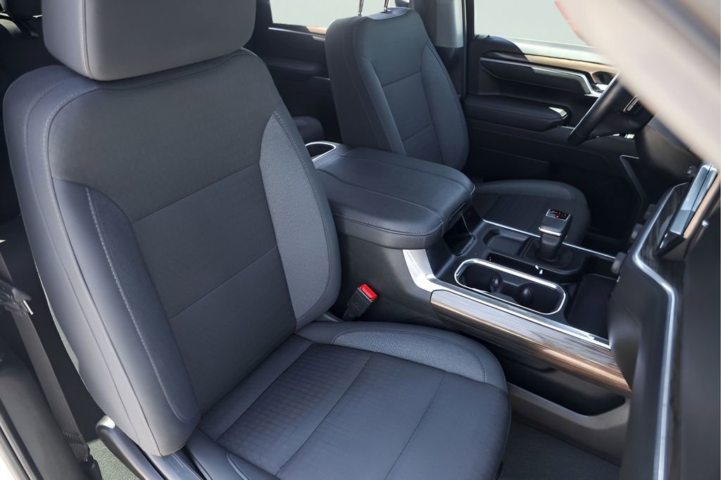 Used 2025 Summit White Chevrolet LT image 33