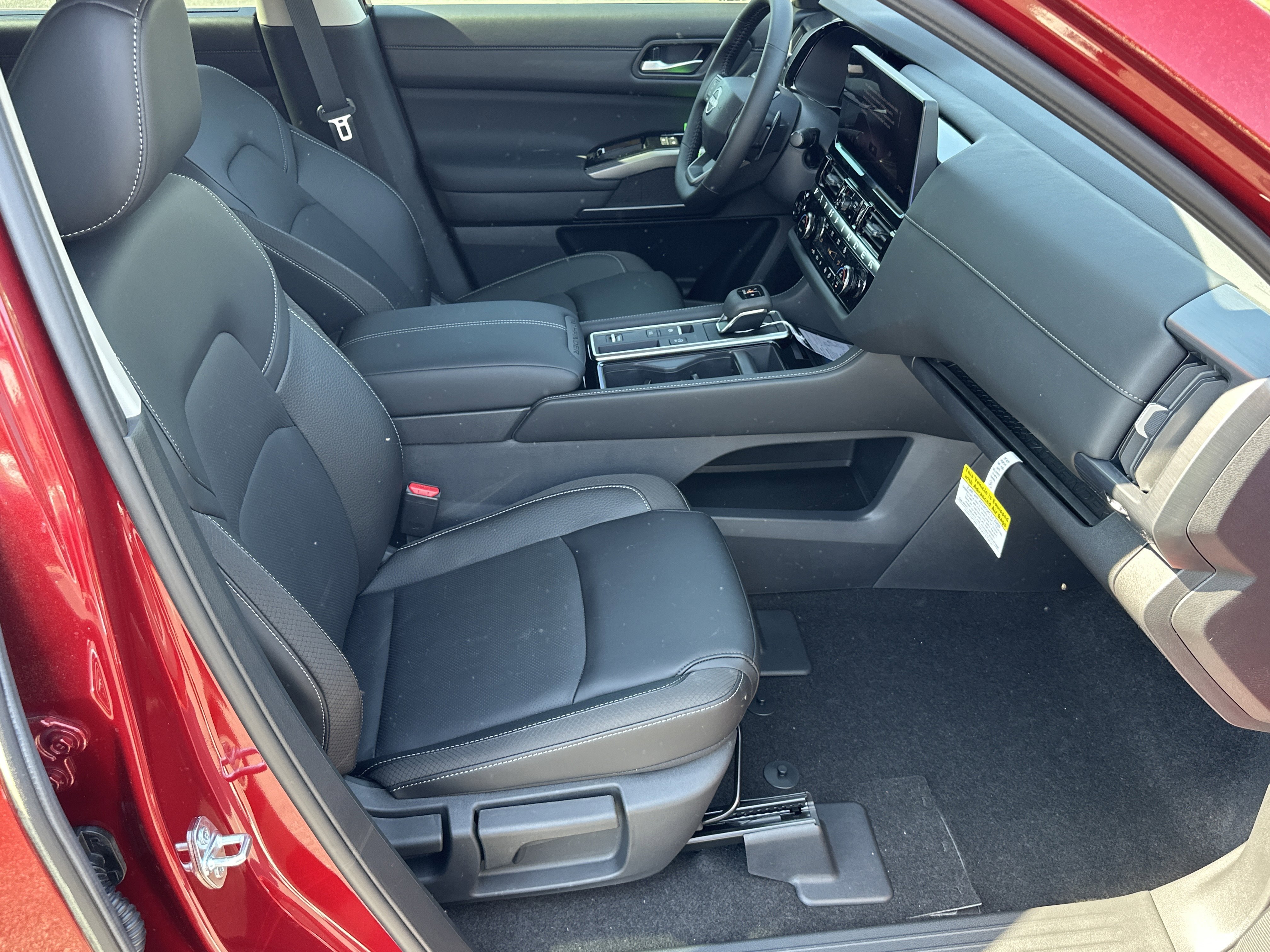 New 2026 Scarlet Ember Tintcoat Nissan SL image 7