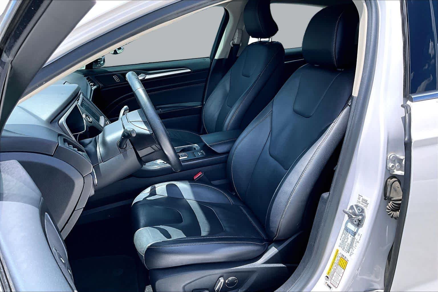 Used 2017 White Platinum Metallic Tri-Coat Ford Titanium image 8