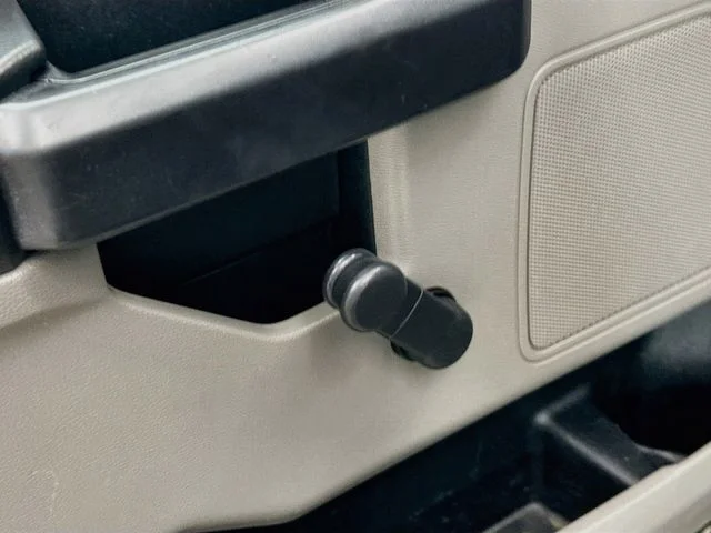 Used 2015 Blue Ford XL image 16
