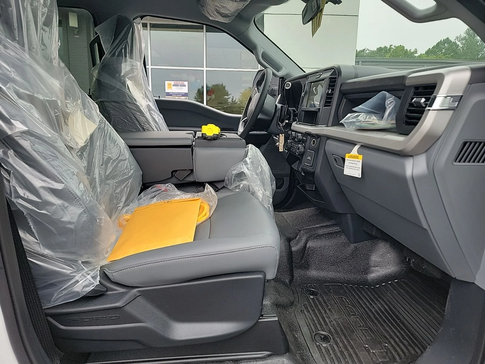 2025 Ford F-550 Super Duty Chassis Cab XL - Photo 13