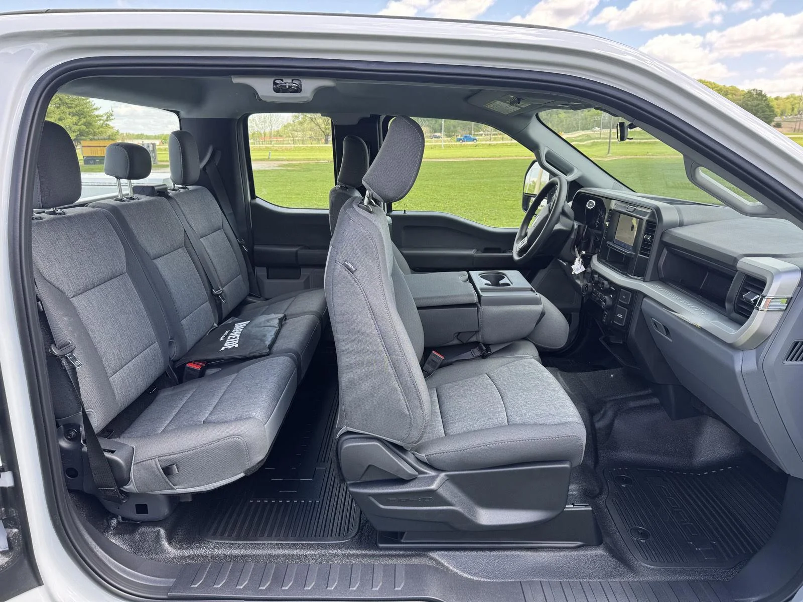 New 2026 Oxford White Ford XL image 12