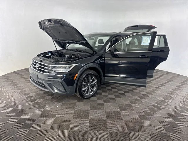 Used 2022 Black Volkswagen 2.0T SE image 10