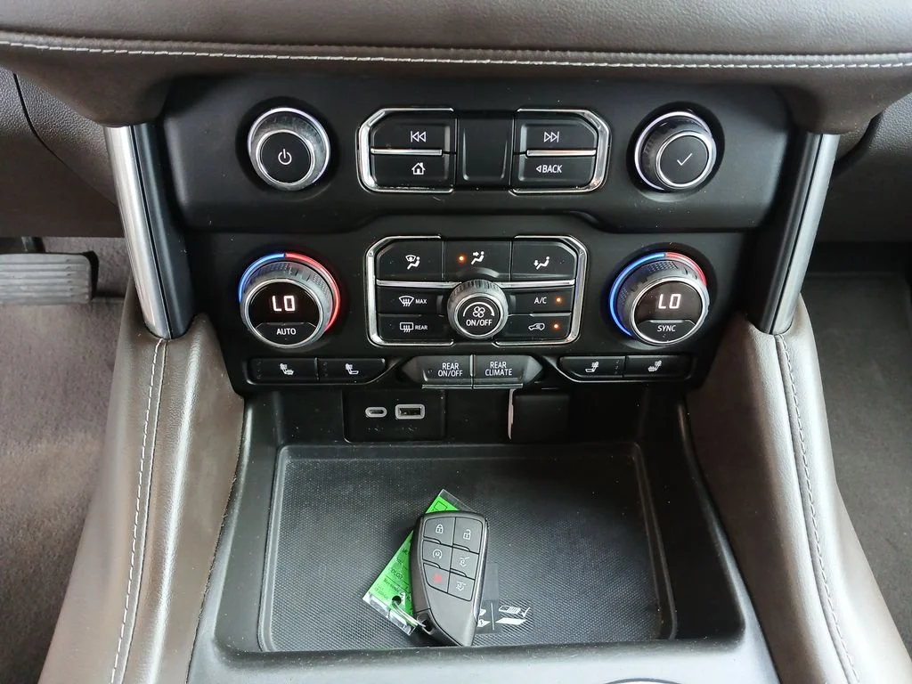 Used 2021 Gray Chevrolet Z71 image 36