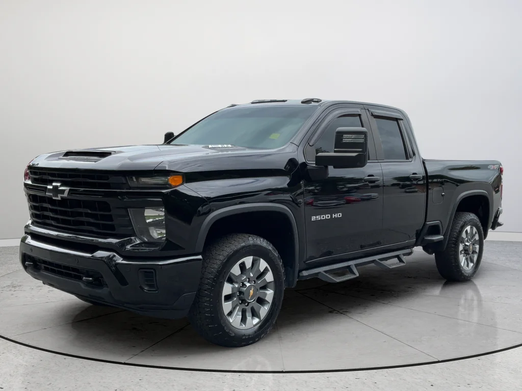Used 2025 Black Chevrolet Custom image 5
