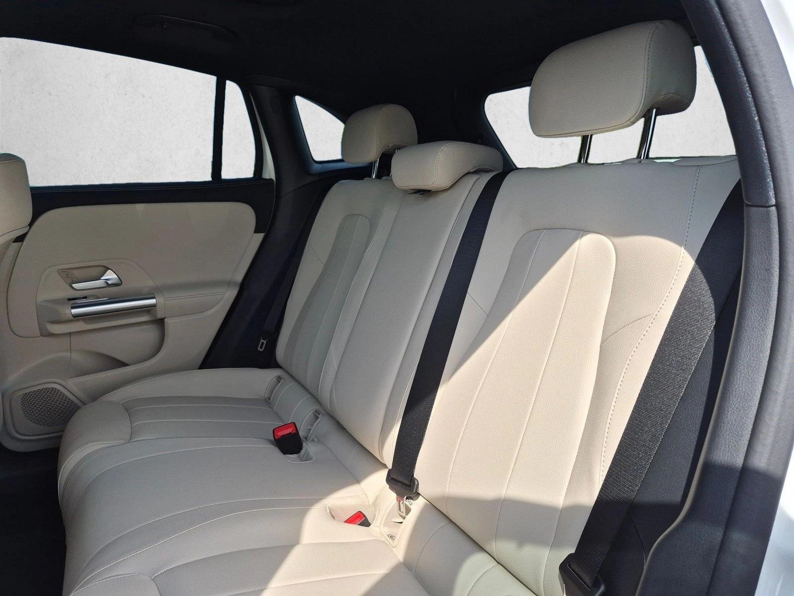 New 2026 Polar White Mercedes-Benz GLA250 image 16