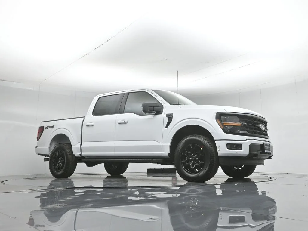 New 2026 Oxford White Ford XLT image 3