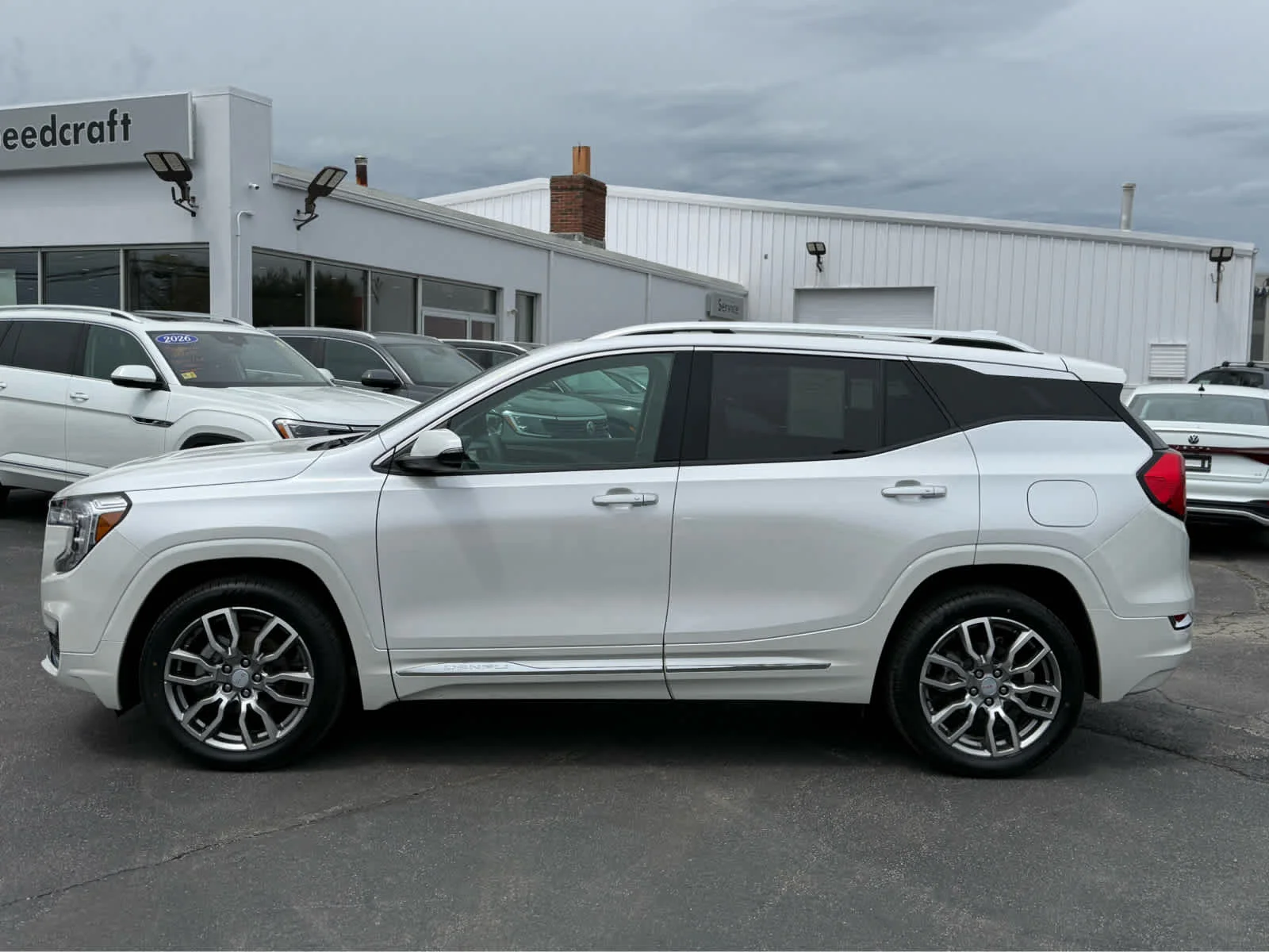 Used 2023 White Frost Tricoat GMC Denali image 4