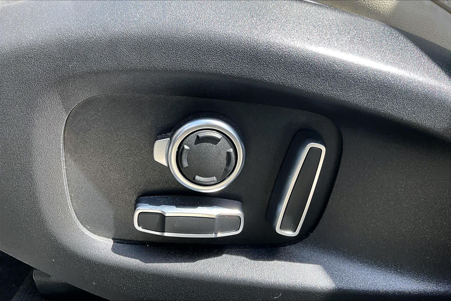 Used 2020 Eiger Grey Metallic Jaguar SVR image 32
