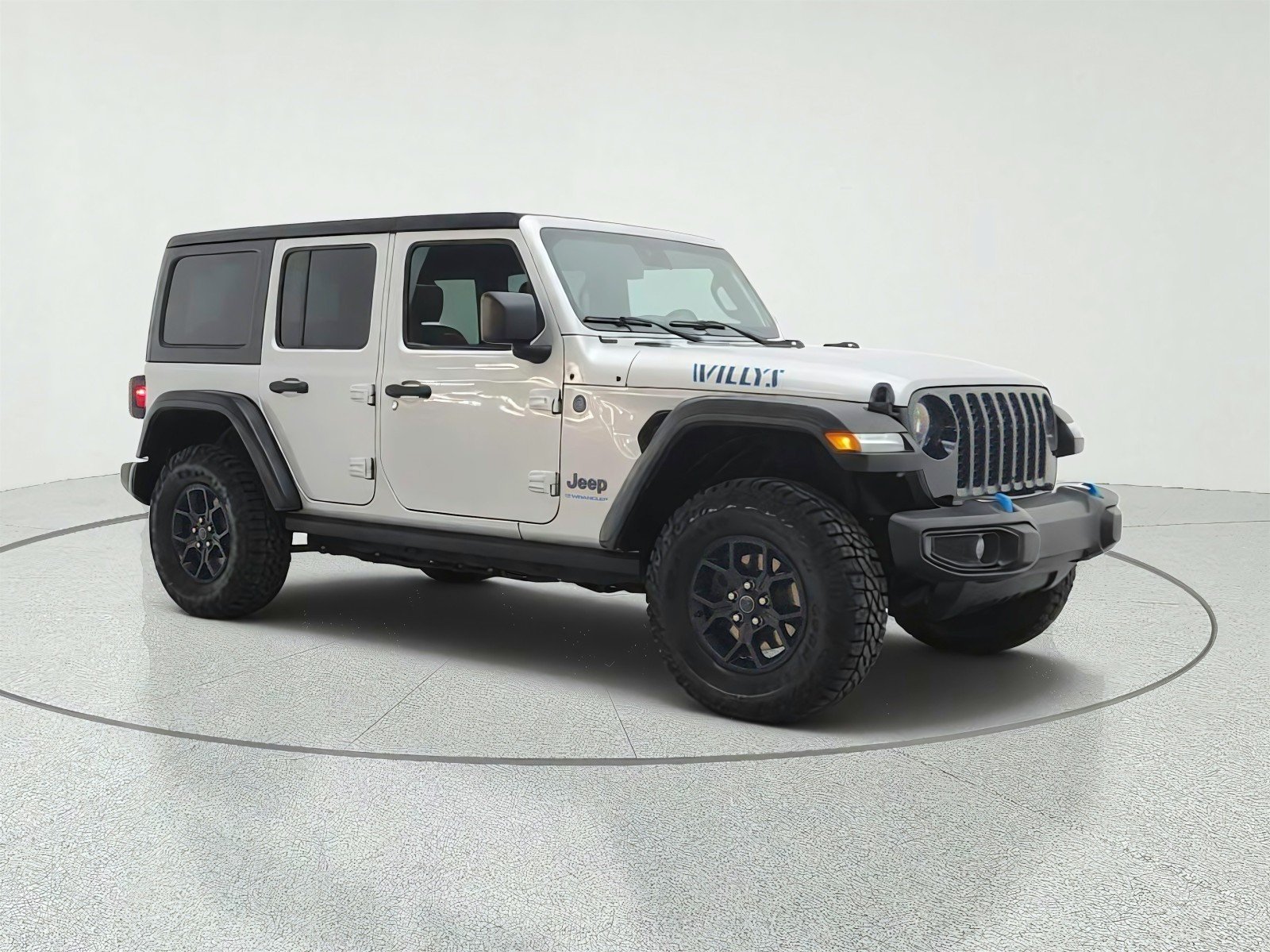 Used 2024 Silver Zynith Clearcoat Jeep Sport S image 3