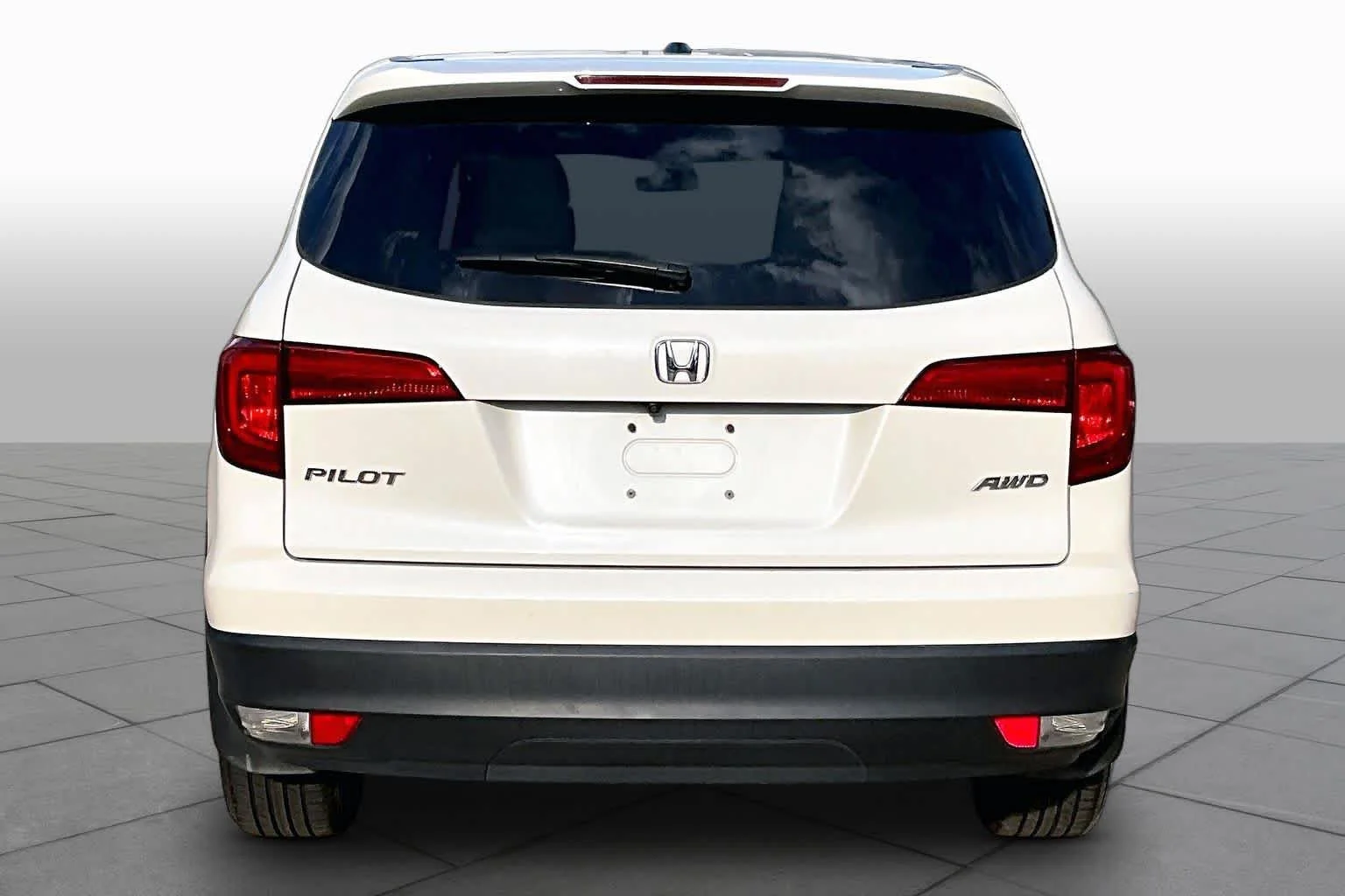 Used 2017 White Diamond Pearl Honda EX-L image 5