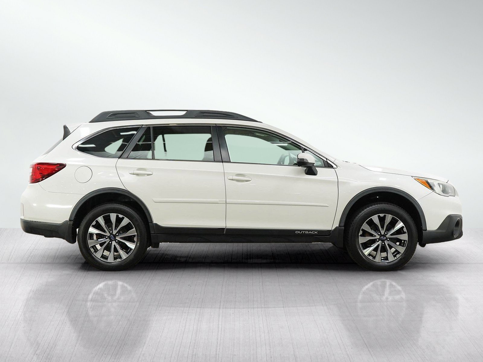 Used 2015 Crystal White Pearl Subaru 2.5i image 6